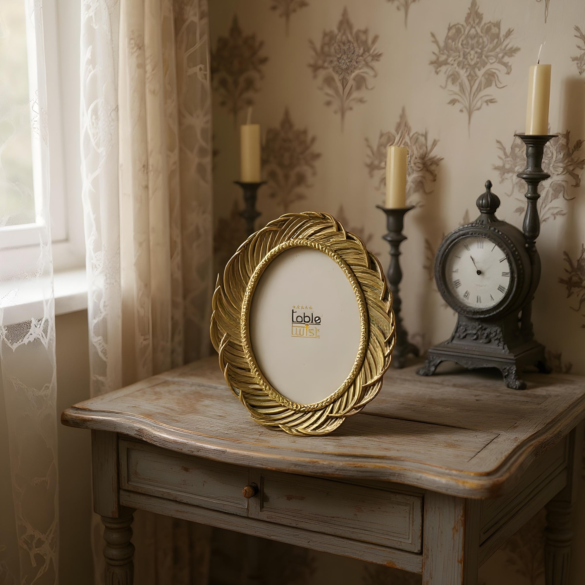 Round Gold-Leaf Resin Photo Frame
