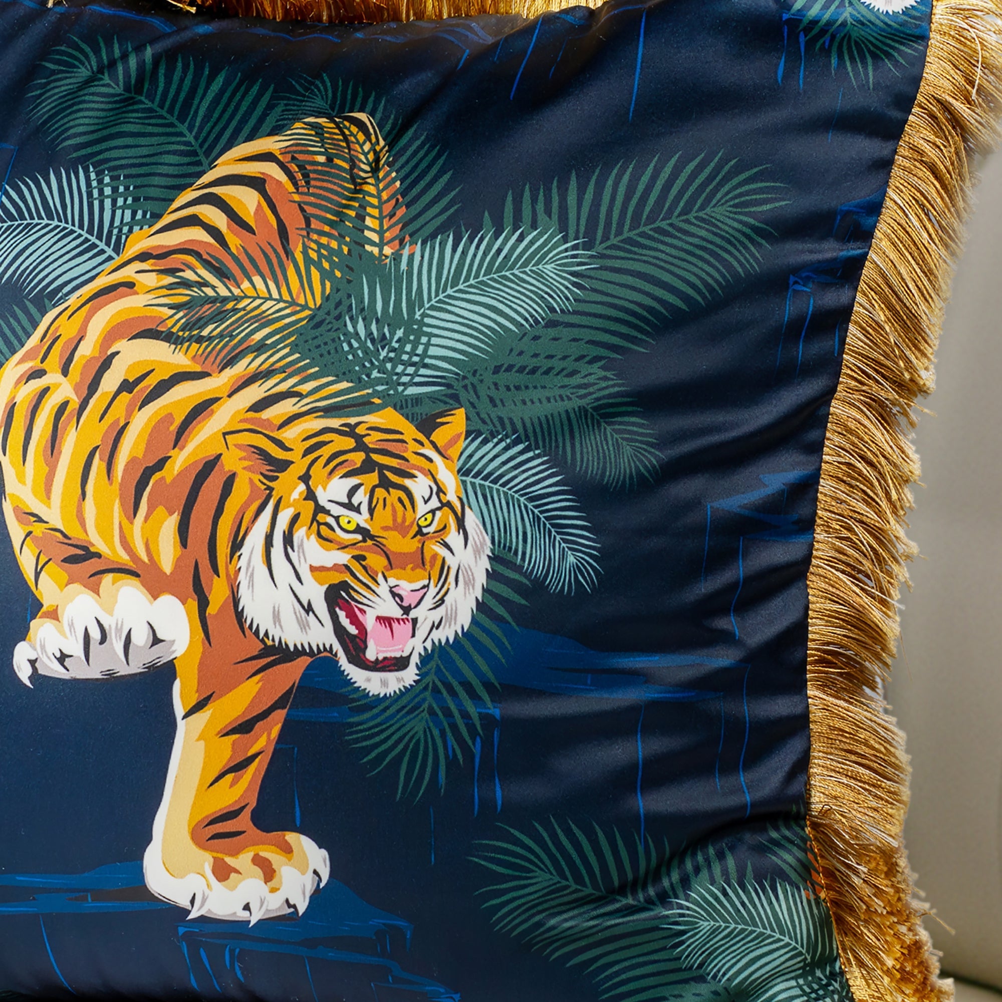 Tiger Design Cushion Cover 