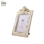 White photo frames 